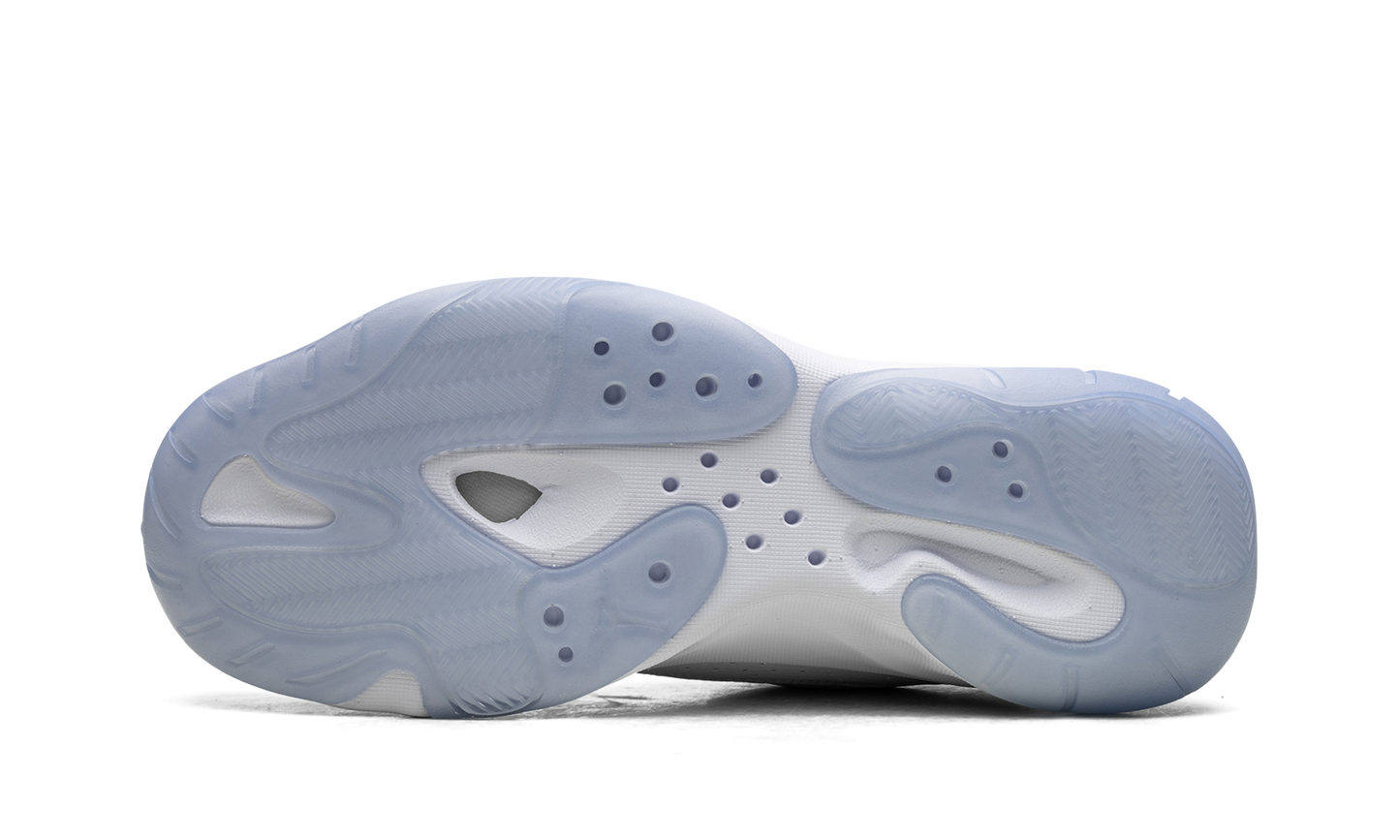 Air Jordan 11 CMFT Low "University Blue"