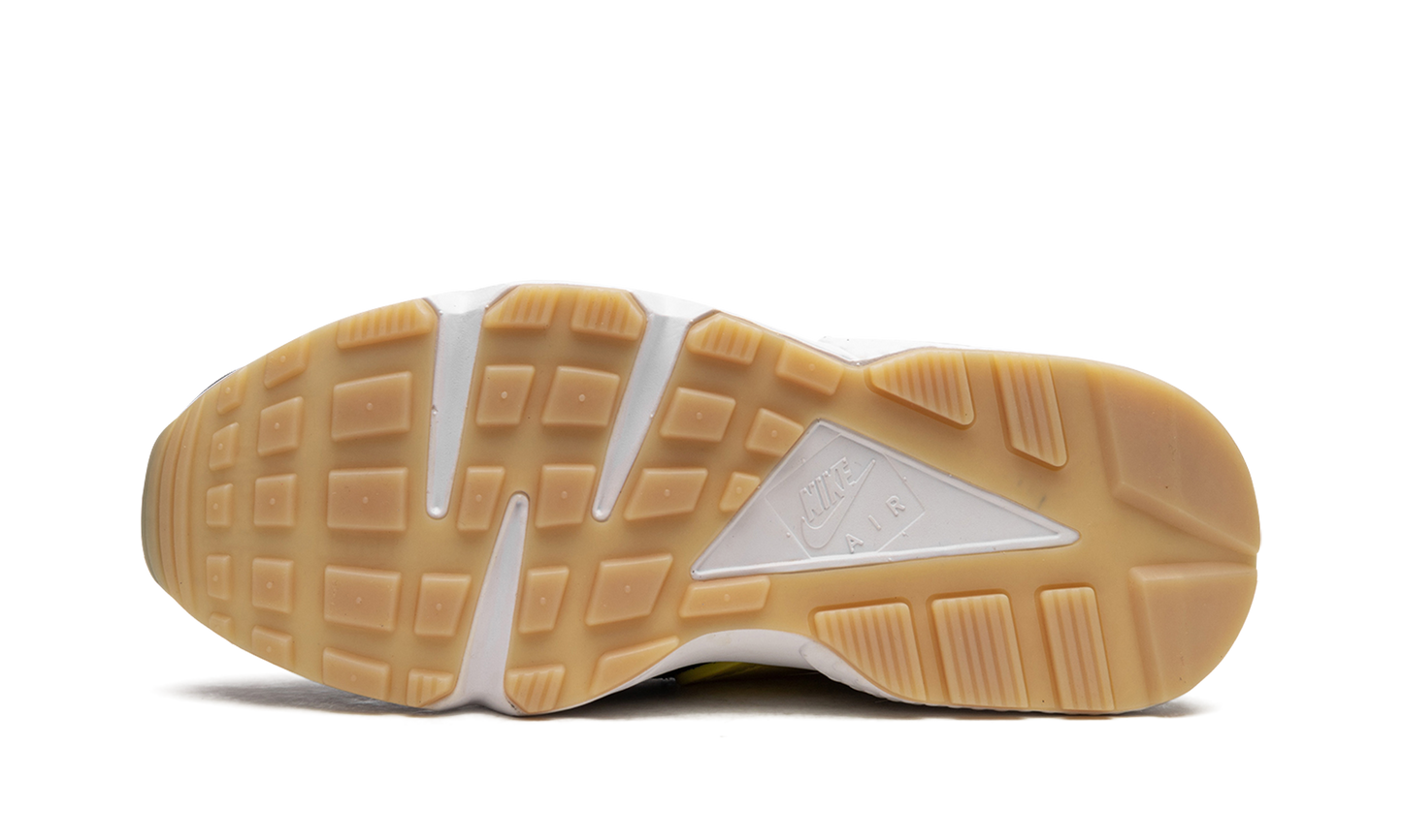 AIR HUARACHE WMNS "Go the Extra Smile"