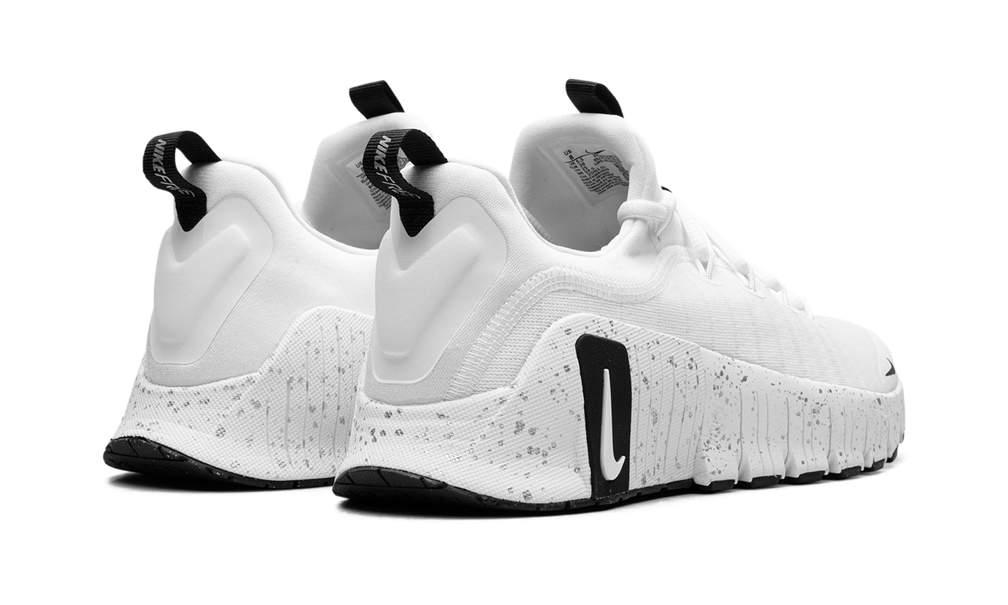 Free Metcon 6 WMNS "White Metallic Silver Light Smoke Grey Black"