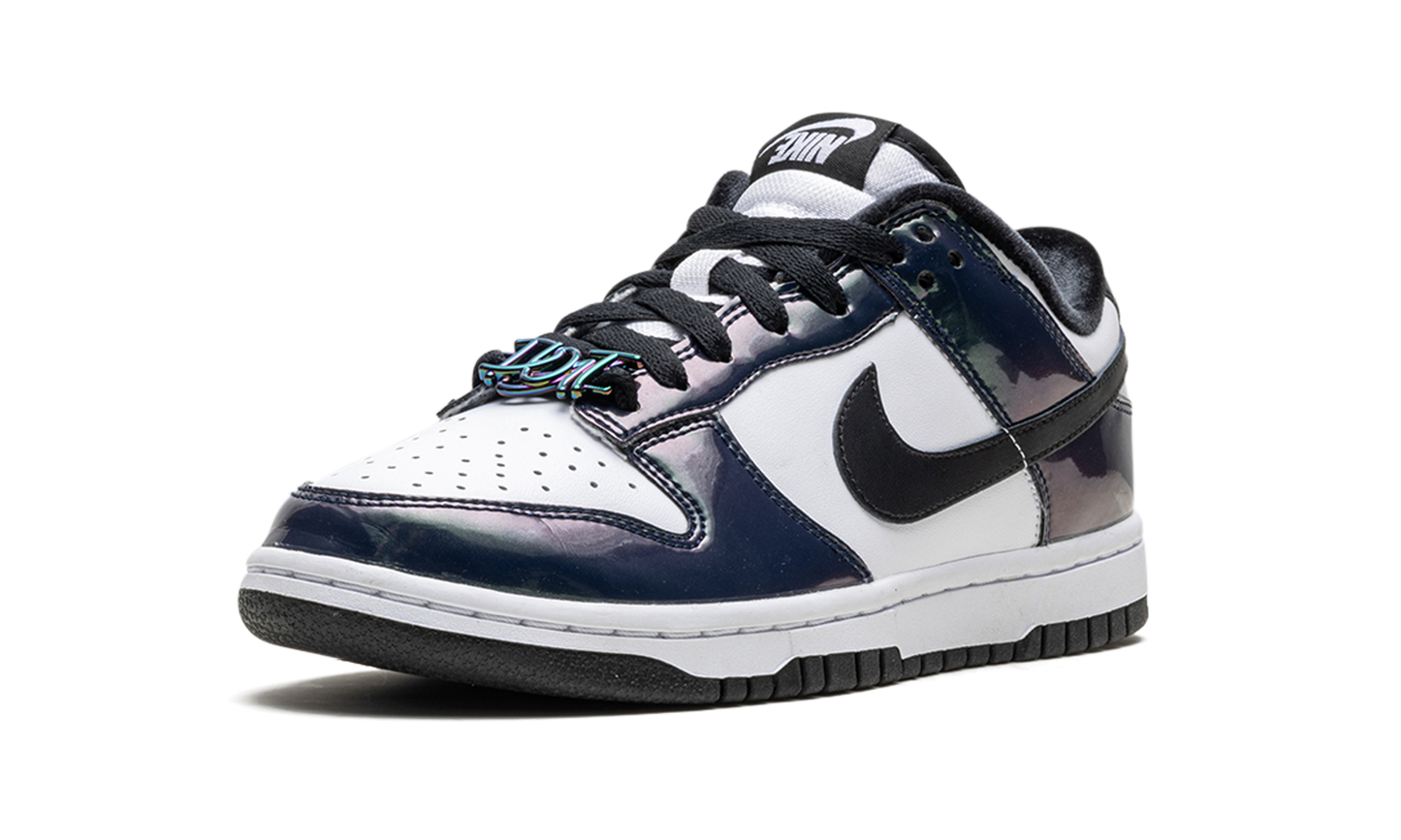 Dunk Low SE WMNS "Just Do It Iridescent"