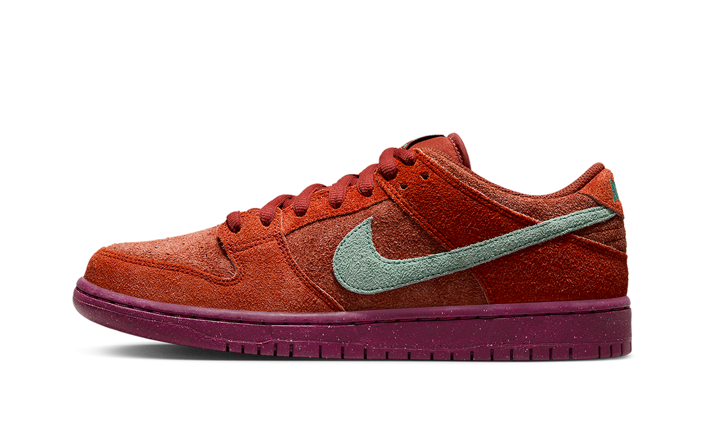 SB Dunk Low Pro Prm "Mystic Red"