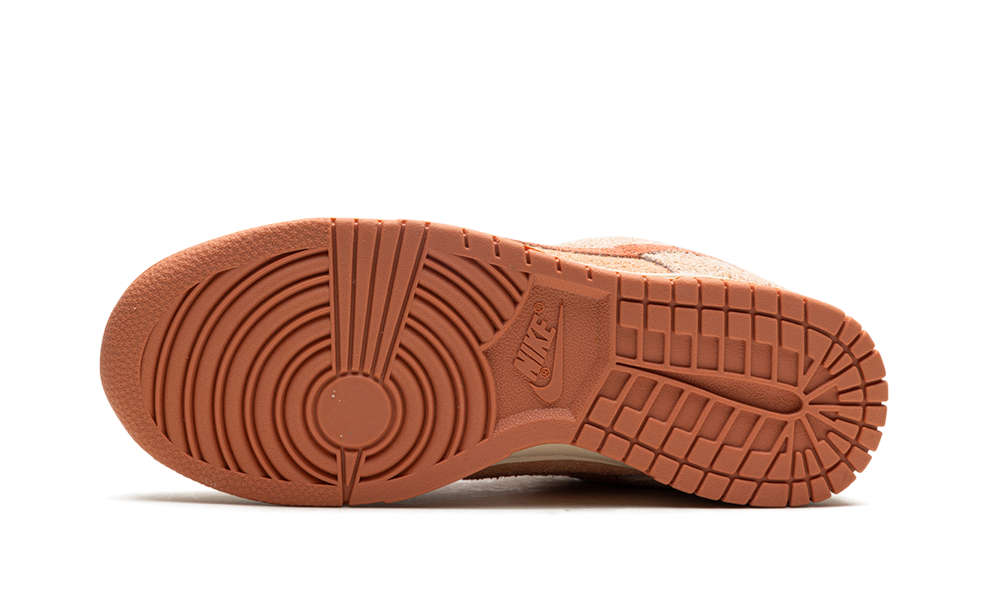 Dunk Low WMNS "Burnt Sunrise"