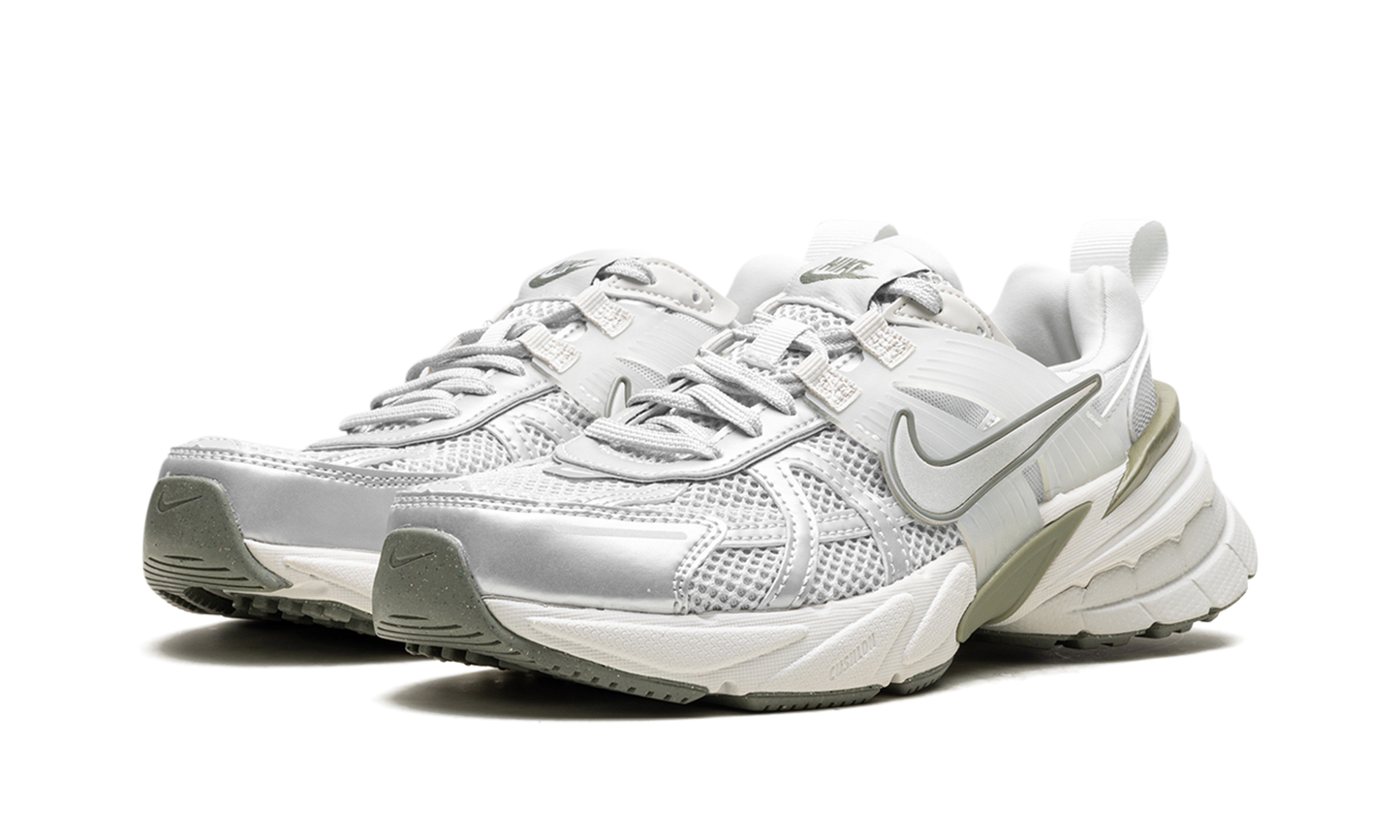 V2K Run WMNS "Photon Dust Light Silver"