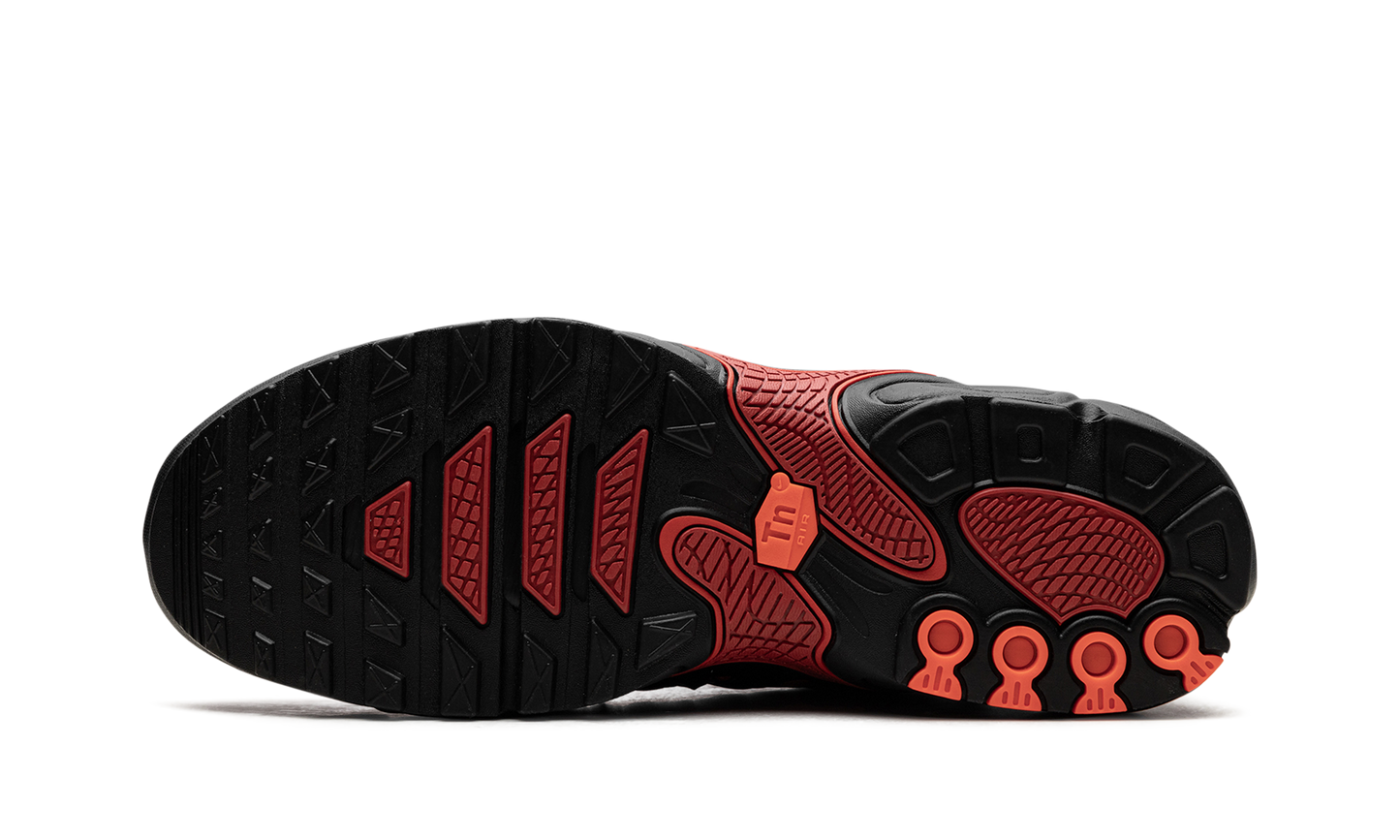 Air Max Plus Drift "Black Dragon Red"