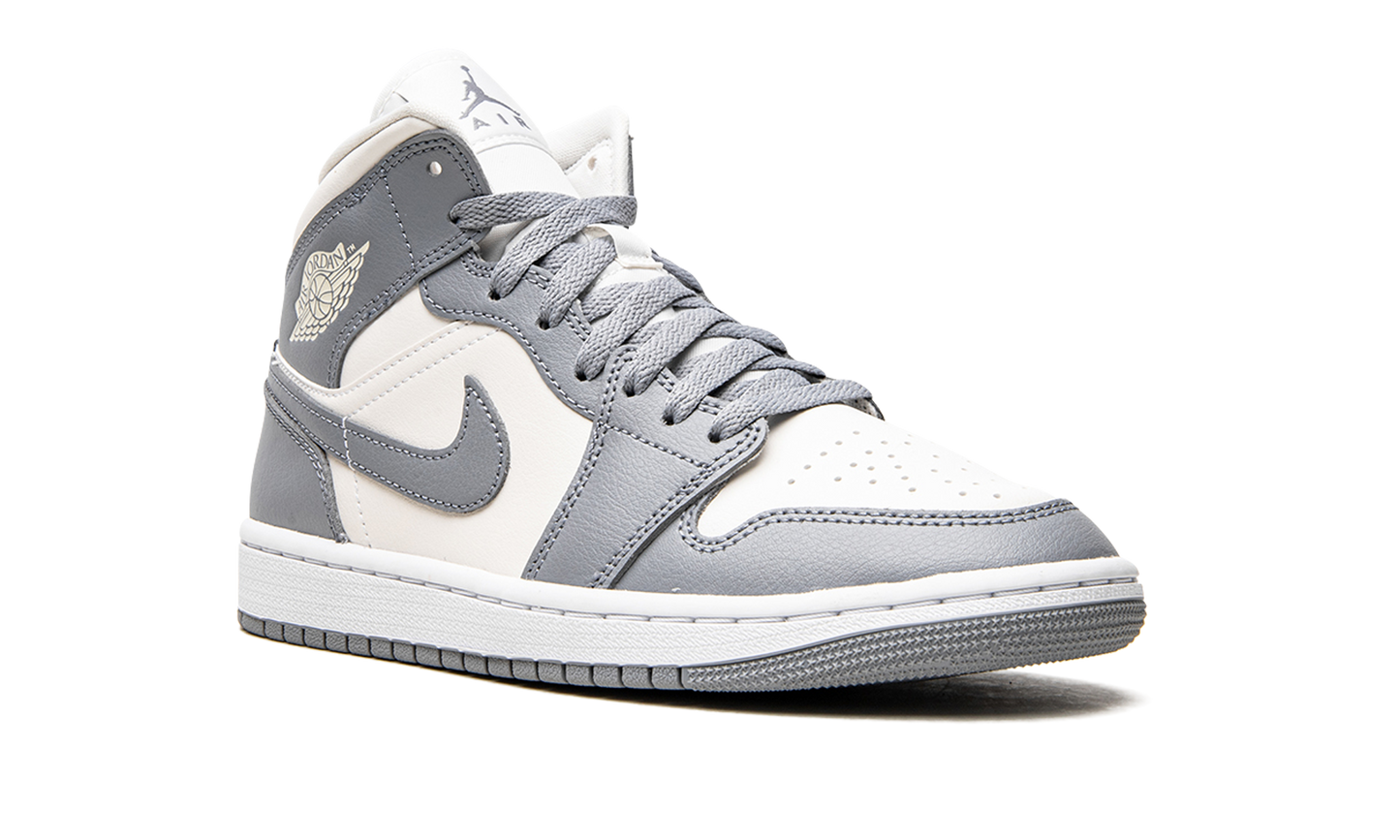 AIR JORDAN 1 MID WMNS "Stealth"