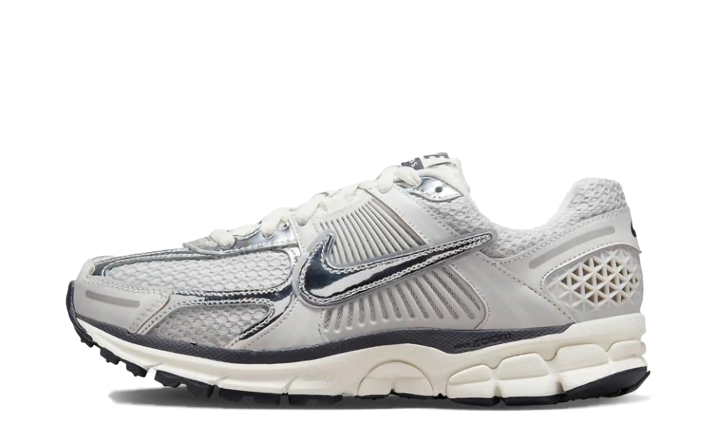 Zoom Vomero 5 WMNS "Photon Dust Metallic Silver"