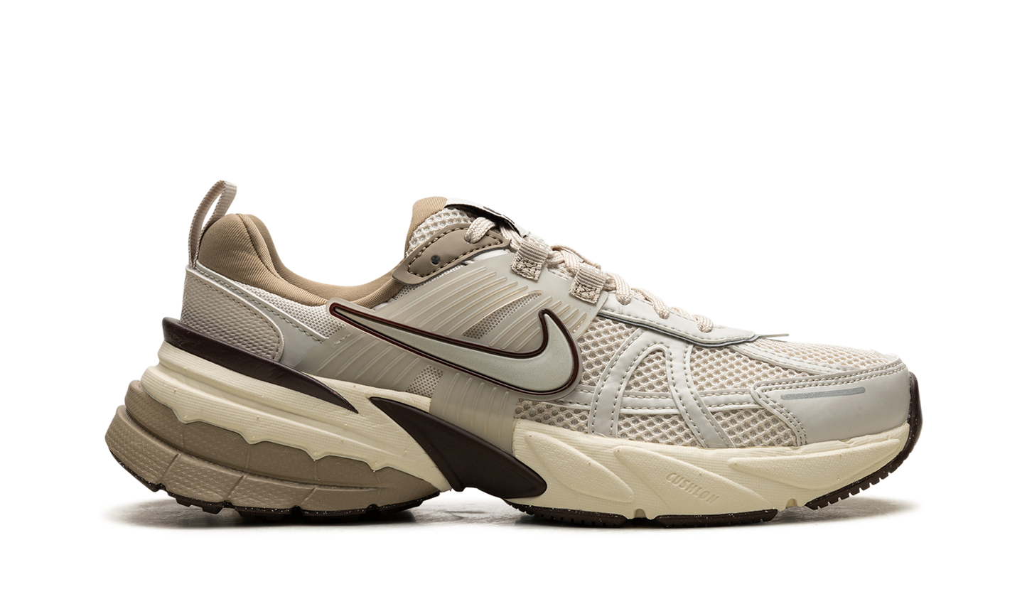 V2K RUN WMNS "Light Orewood Brown"