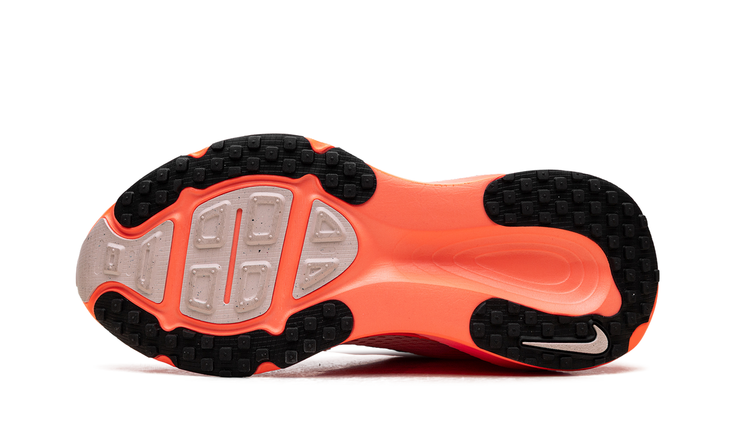 Vomero 18 WMNS "Atmosphere Pink"