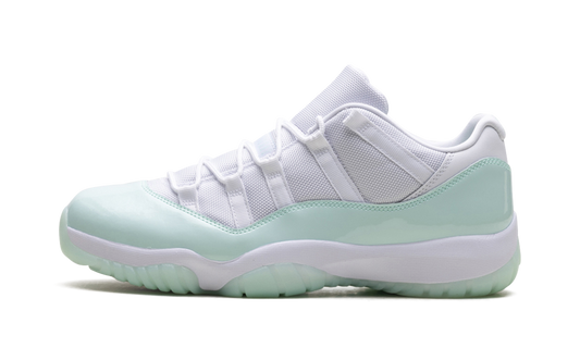Air Jordan 11 Low WMNS "Igloo"