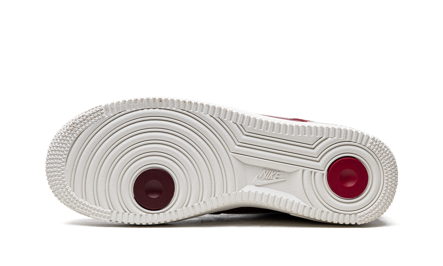 AIR FORCE 1 LO WMNS "Logo Pack - Deep Red"