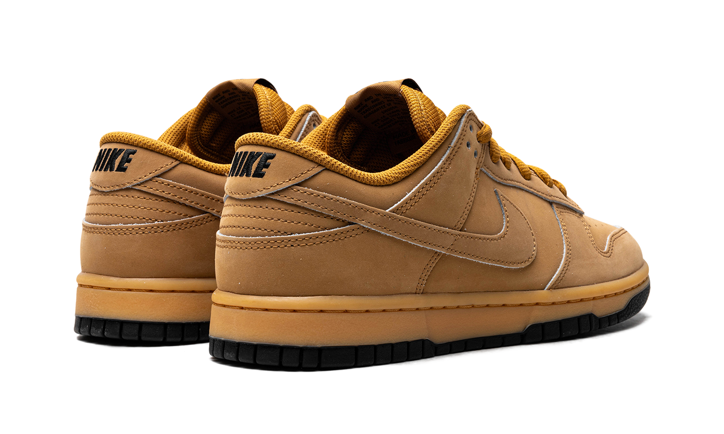 Dunk Low Retro SE "Wheat Gum"