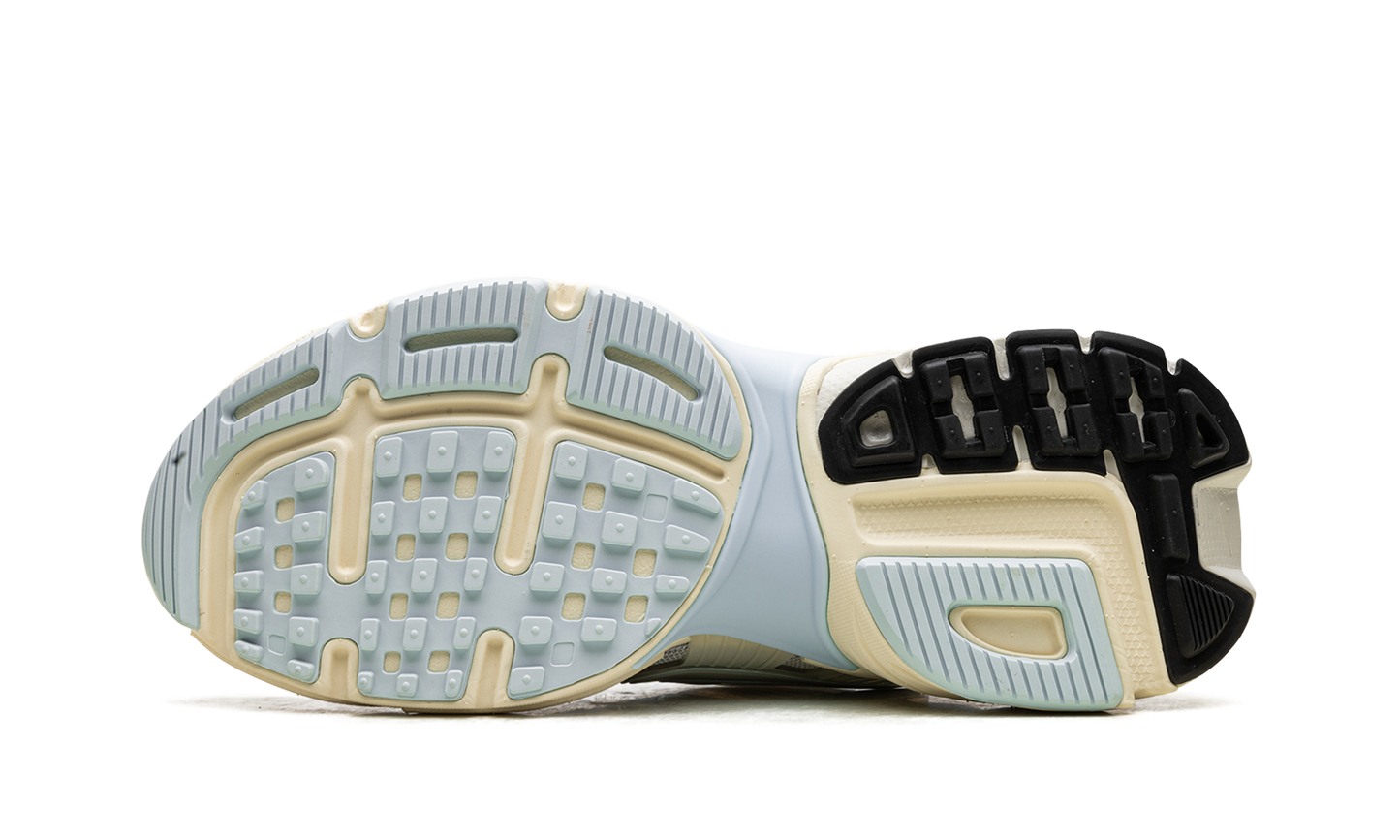 V2K Run WMNS "METALLIC PLATINUM"