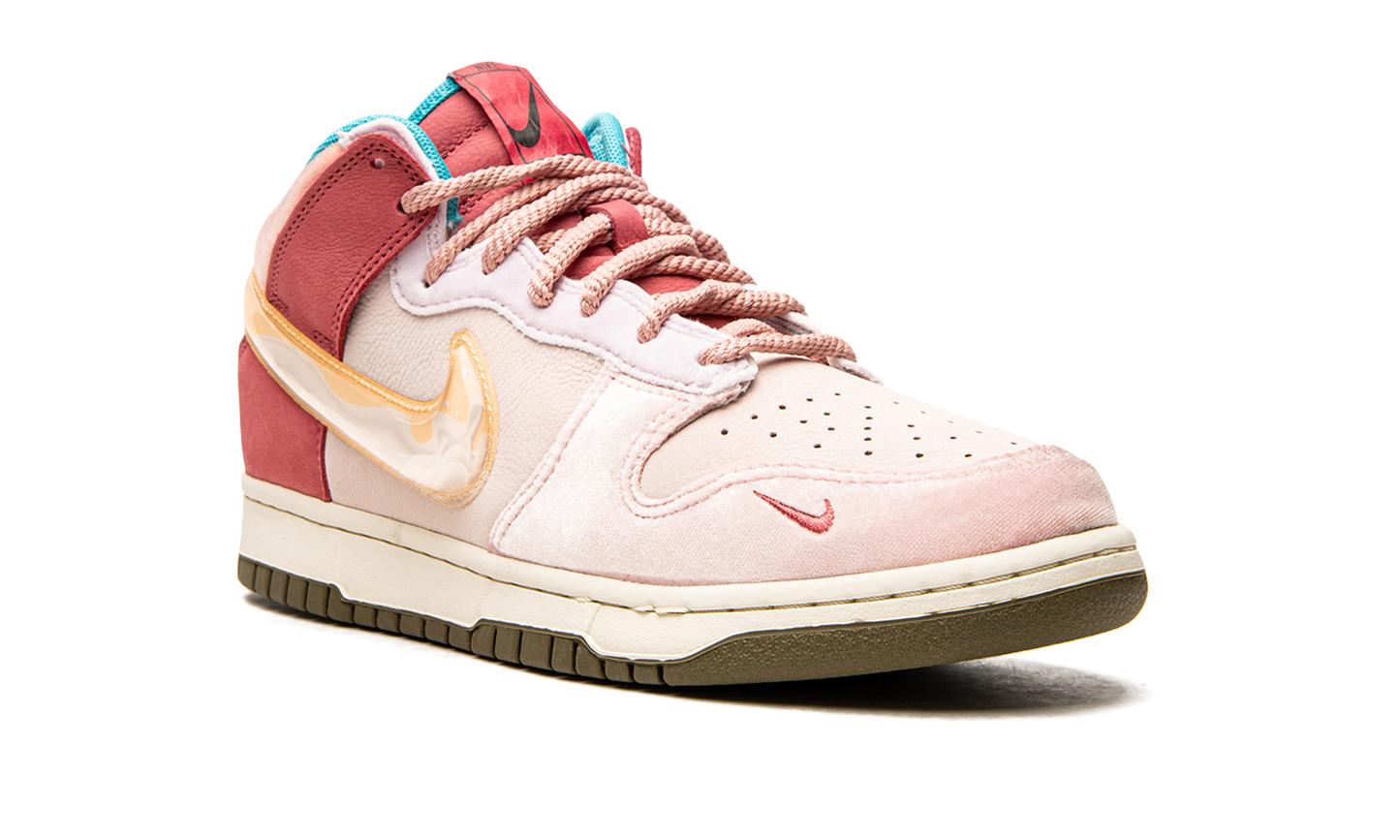 Dunk Mid "Social Status - Strawberry Chocolate"