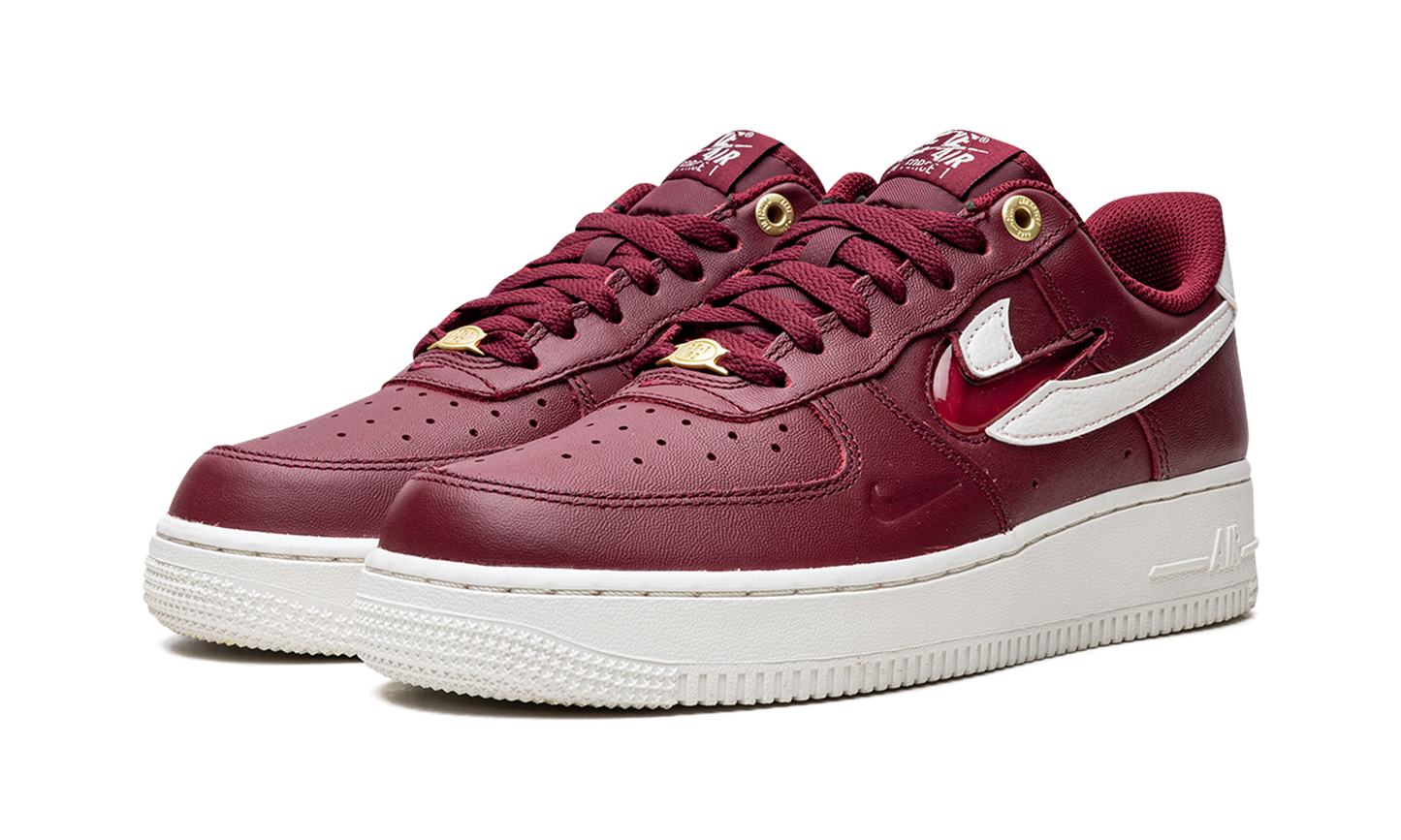 AIR FORCE 1 LO WMNS "Logo Pack - Deep Red"