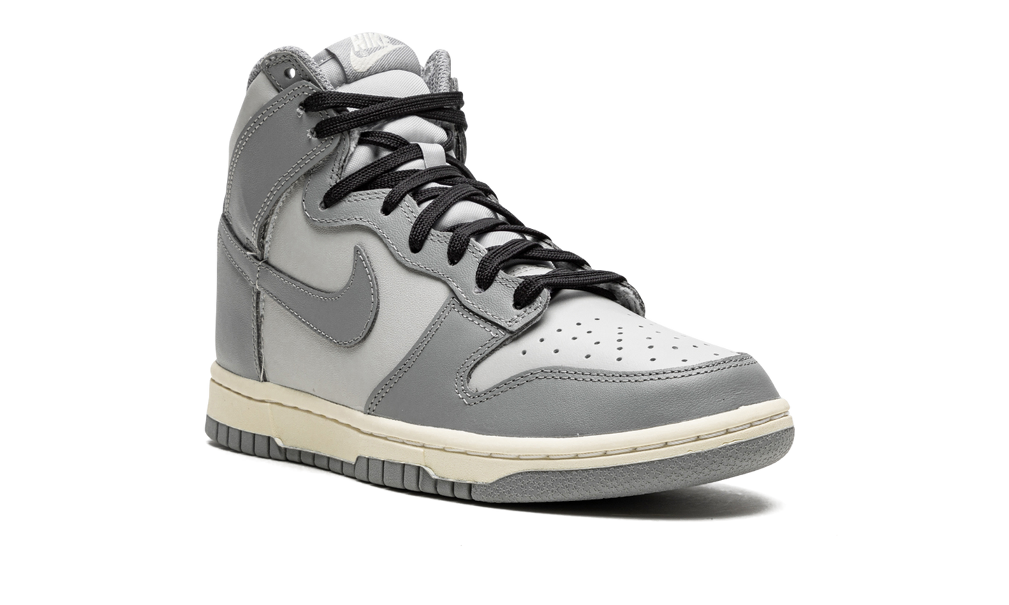 DUNK HIGH WMNS "Aged"