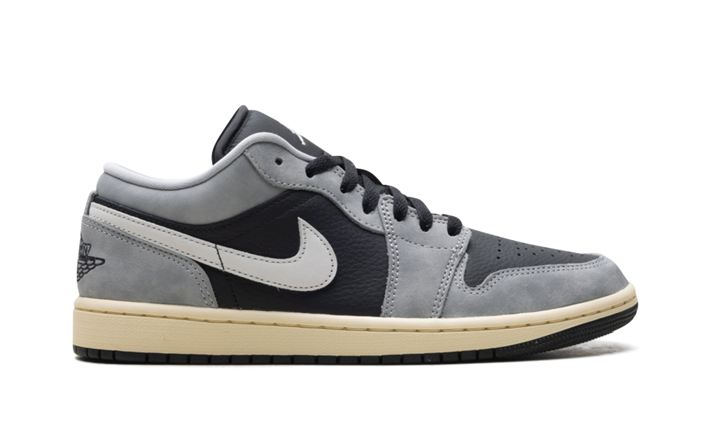 Air Jordan 1 Low SE "Light Smoke Grey"