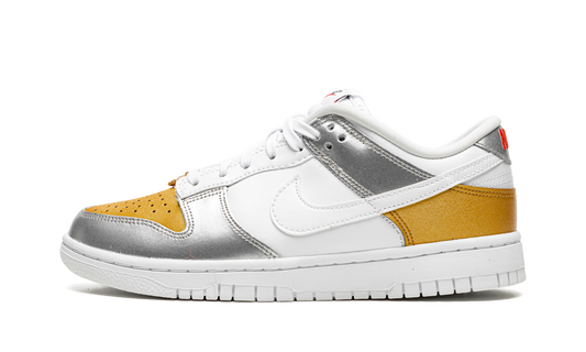 DUNK LOW WMNS "Gold White Silver"