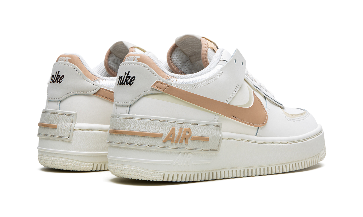AF1 SHADO WMNS "Sail Fossil Light Bone"