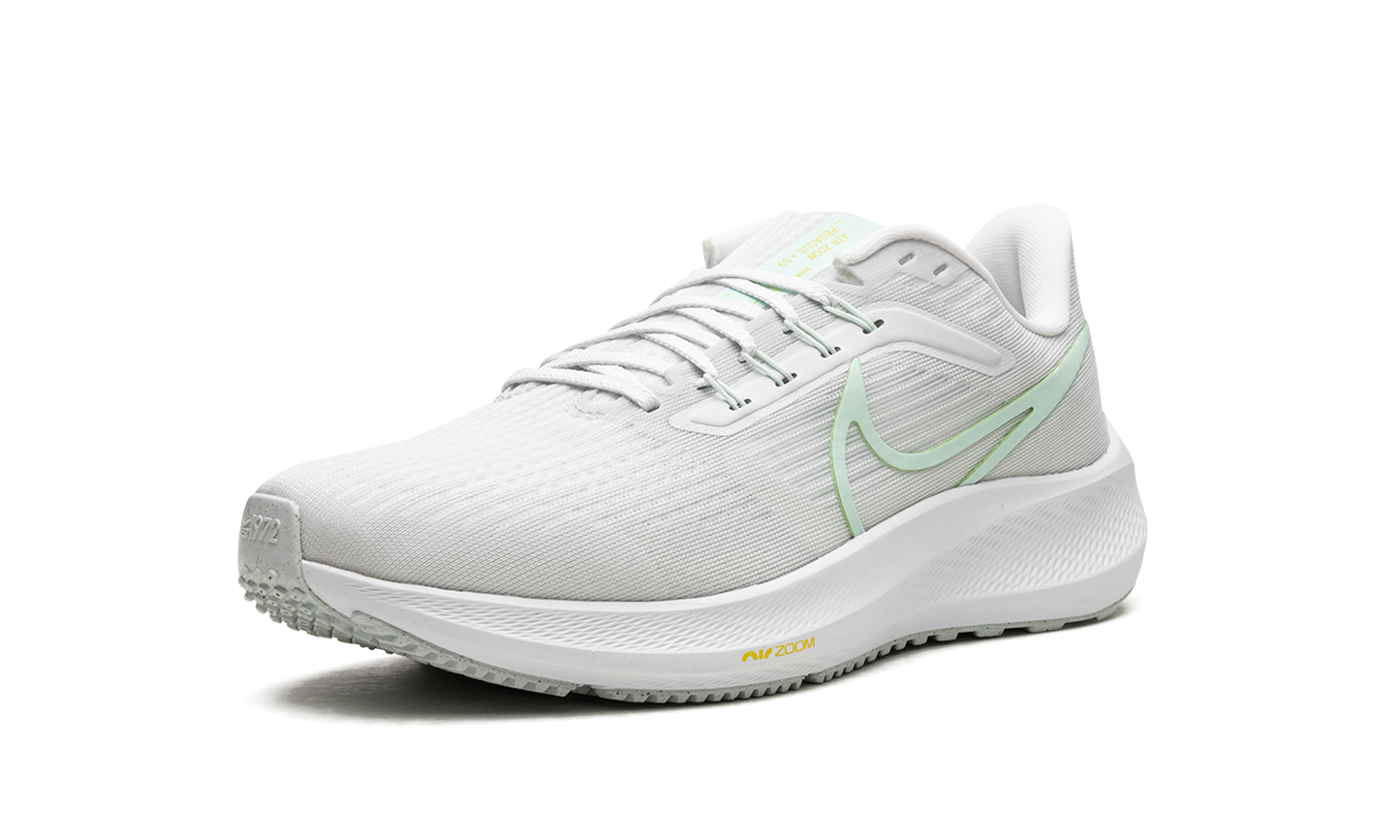 AIR ZOOM PEGASUS 39 MNS WMNS "Barely Green"
