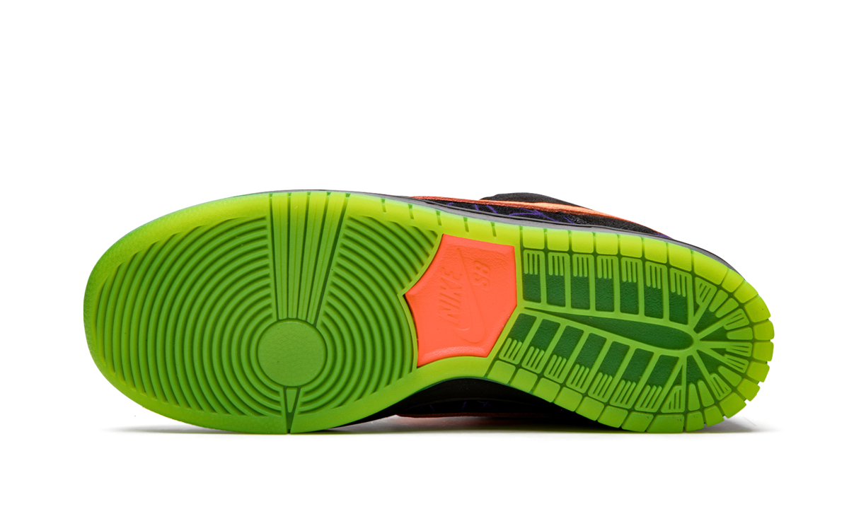 SB Dunk Low "Night of Mischief"