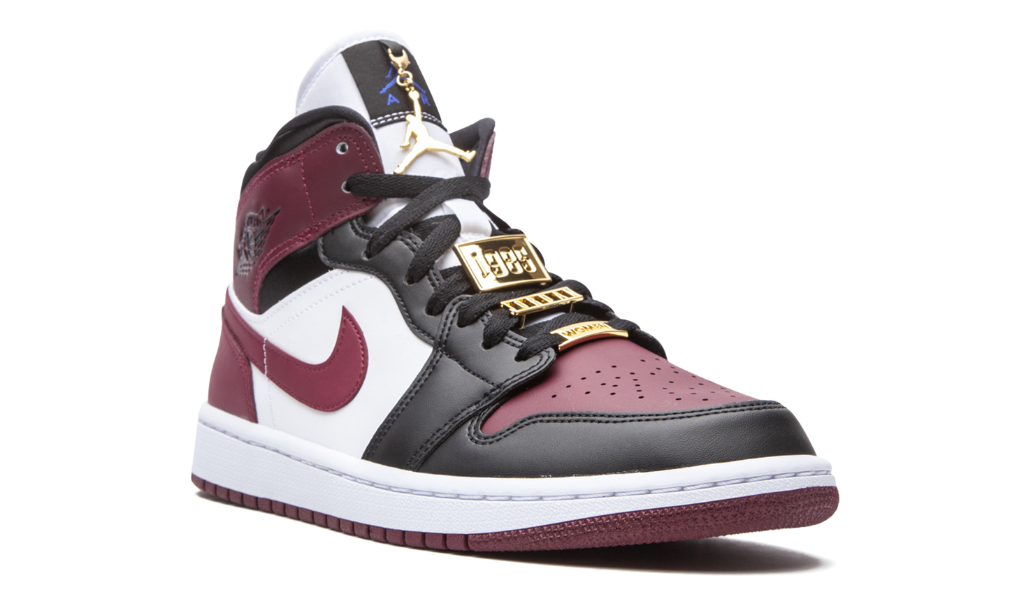 AIR JORDAN 1 MID SE WMNS "Gold Pendants"