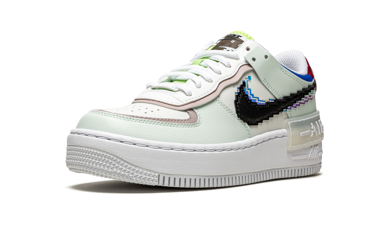 AF1 SHADO SE WMNS "Pixel Swoosh"