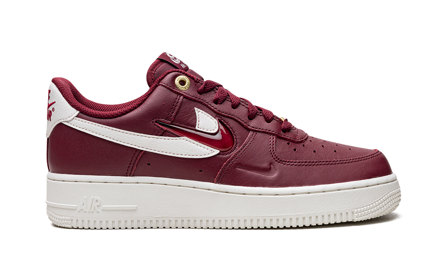 AIR FORCE 1 LO WMNS "Logo Pack - Deep Red"