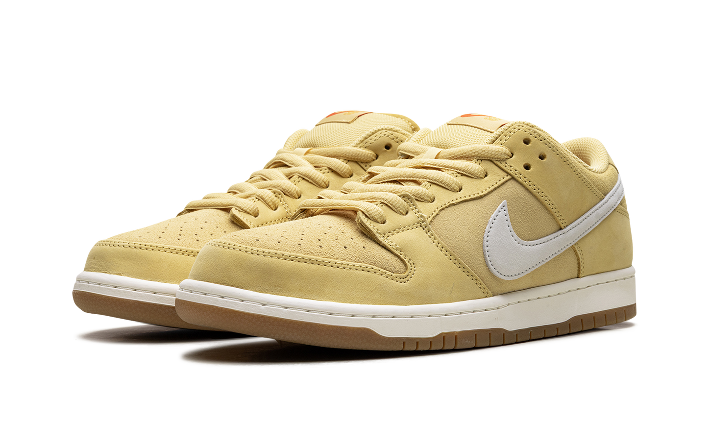 SB Dunk Low "Saturn Gold"
