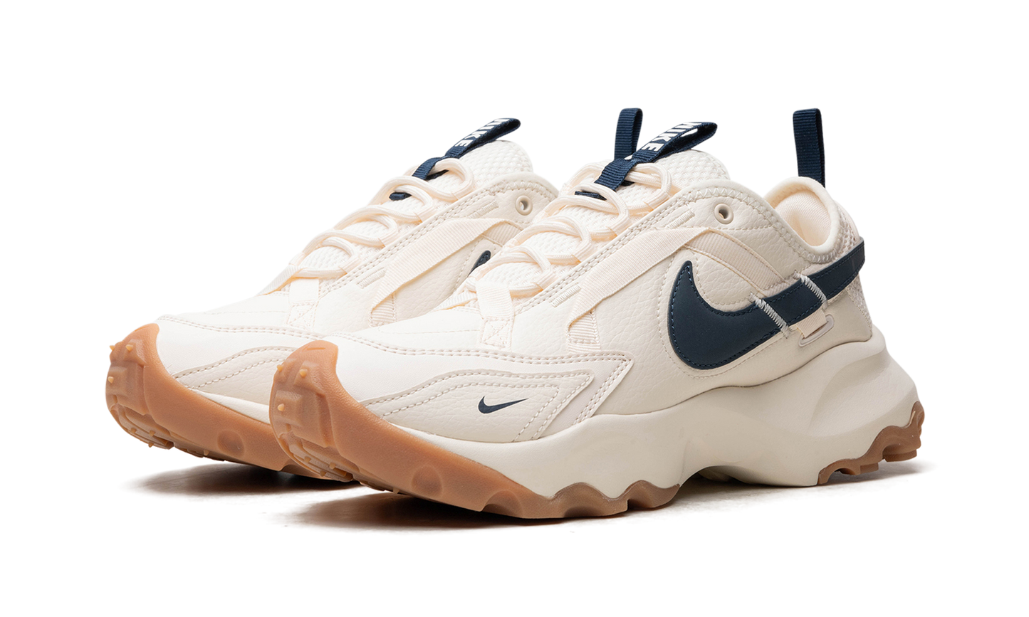 TC 7900 WMNS "Pale Ivory Armory Navy"