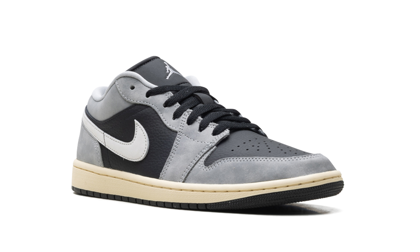 Air Jordan 1 Low SE "Light Smoke Grey"