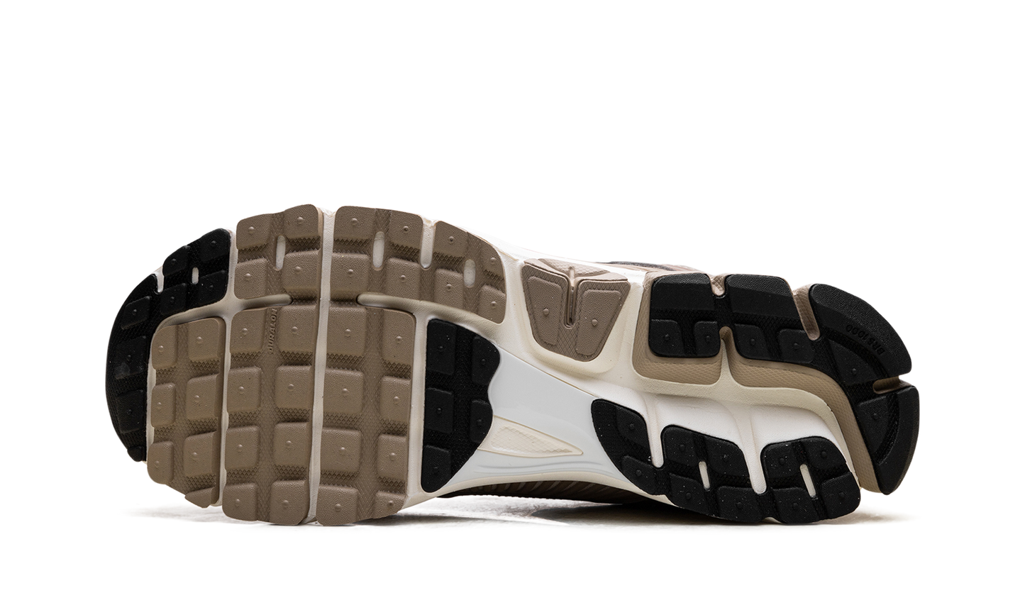 Zoom Vomero 5 WMNS "Khaki Phantom"