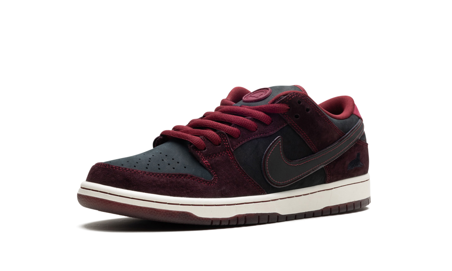 SB Dunk Low "Riot Skateshop"
