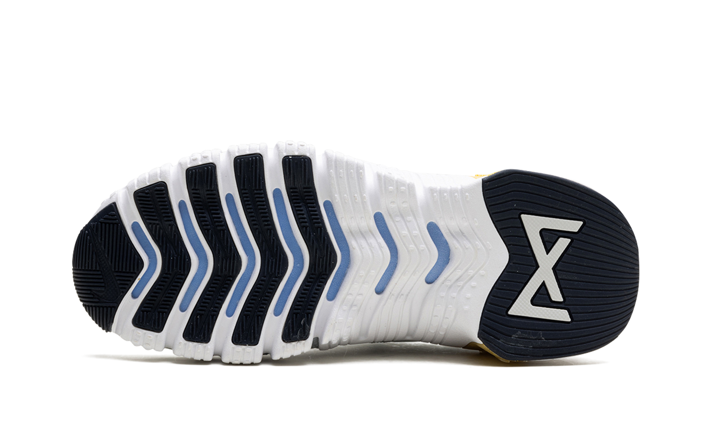 Free Metcon 4 WMNS "Pure Platinum Grey Gold White"