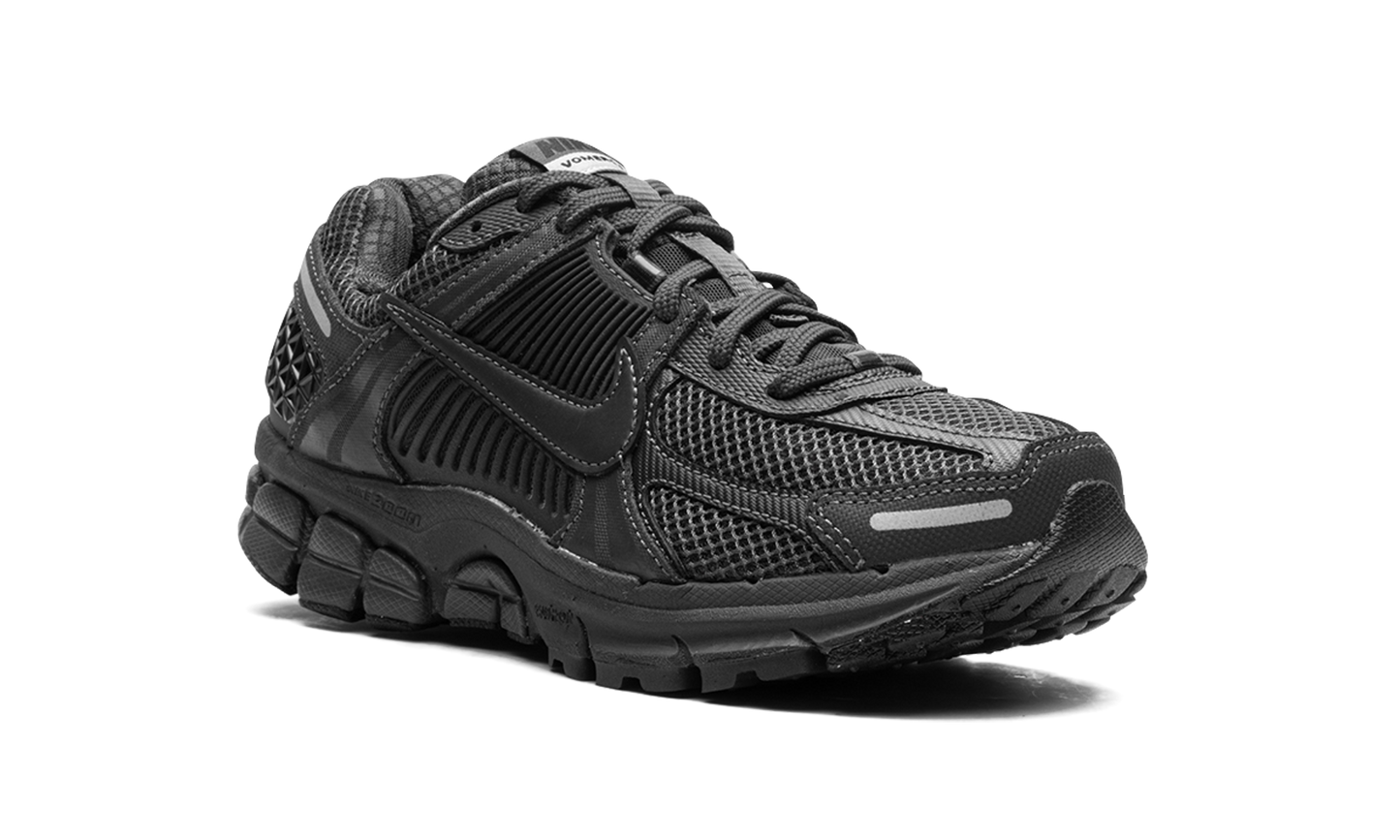 Zoom Vomero 5 WMNS "Triple Black"