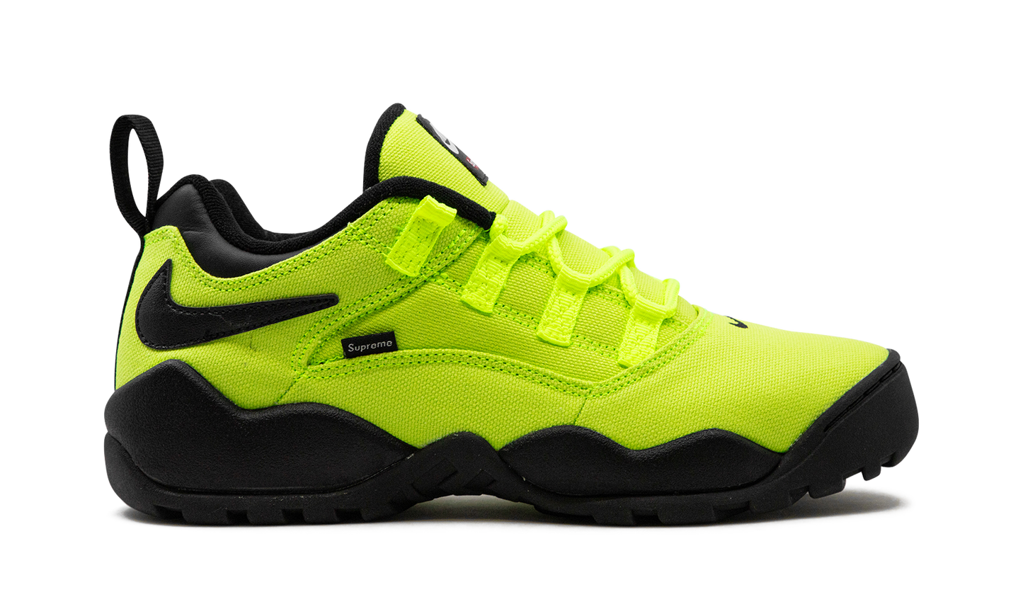 SB Darwin Low "Supreme - Volt"