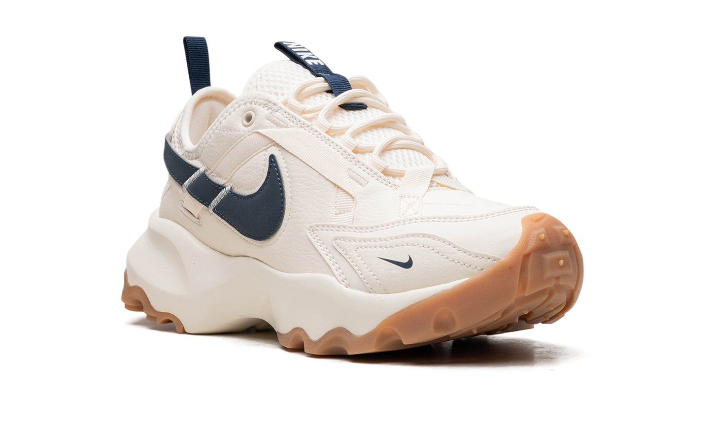 TC 7900 WMNS "Pale Ivory Armory Navy"