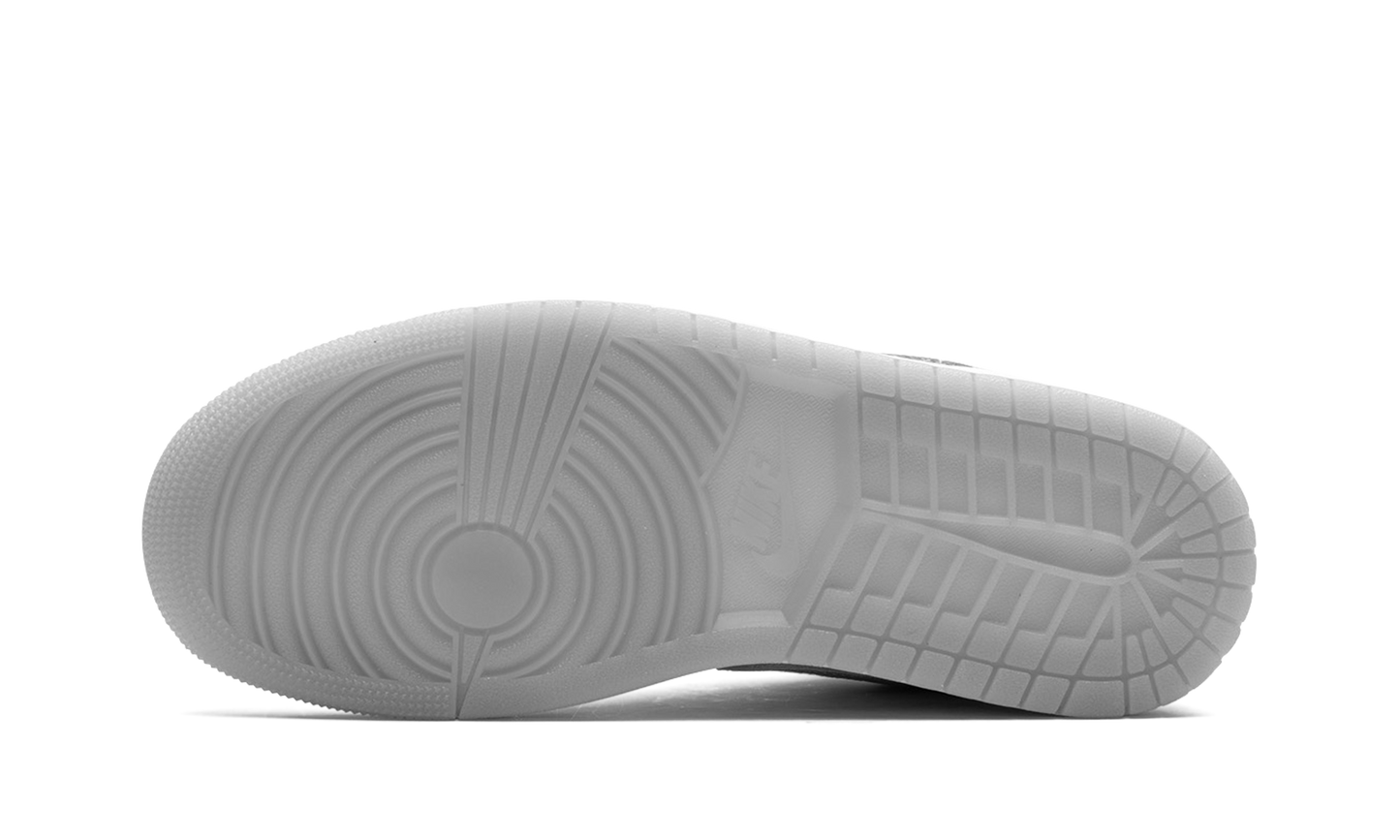 Air Jordan 1 Low SE WMNS "Metallic Silver"