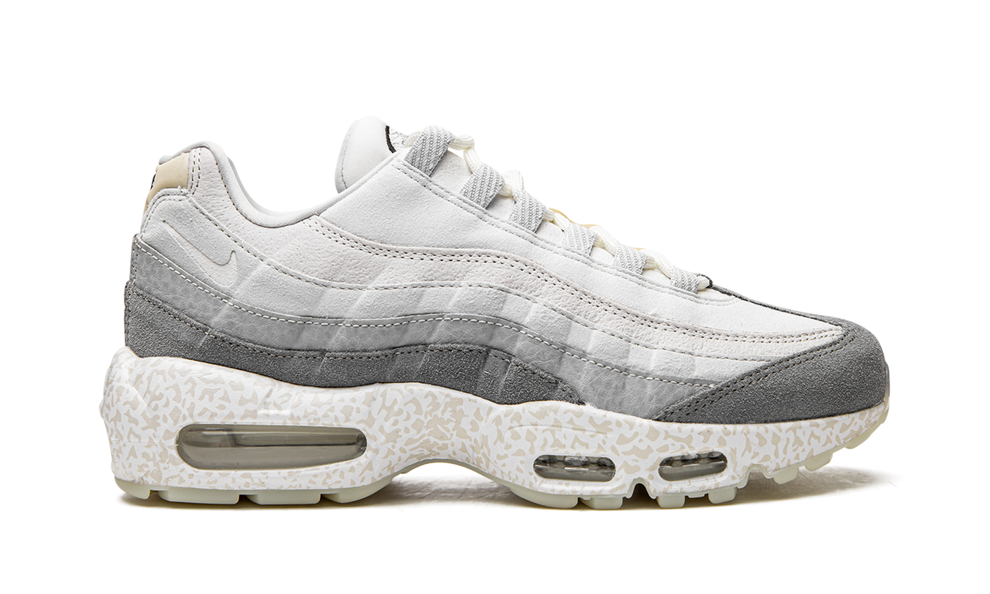 Air Max 95 QS "Light Bone-Glow in the Dark"