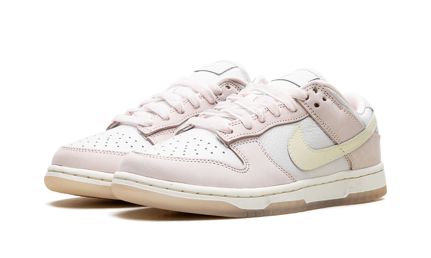 Dunk Low WMNS "Light Soft Pink"