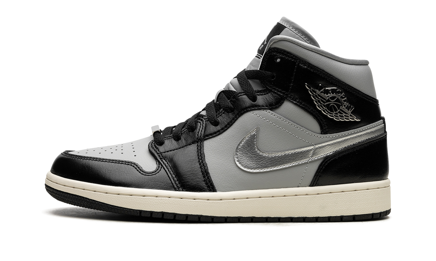 AIR JORDAN 1 MID SE WMNS "Black Chrome"