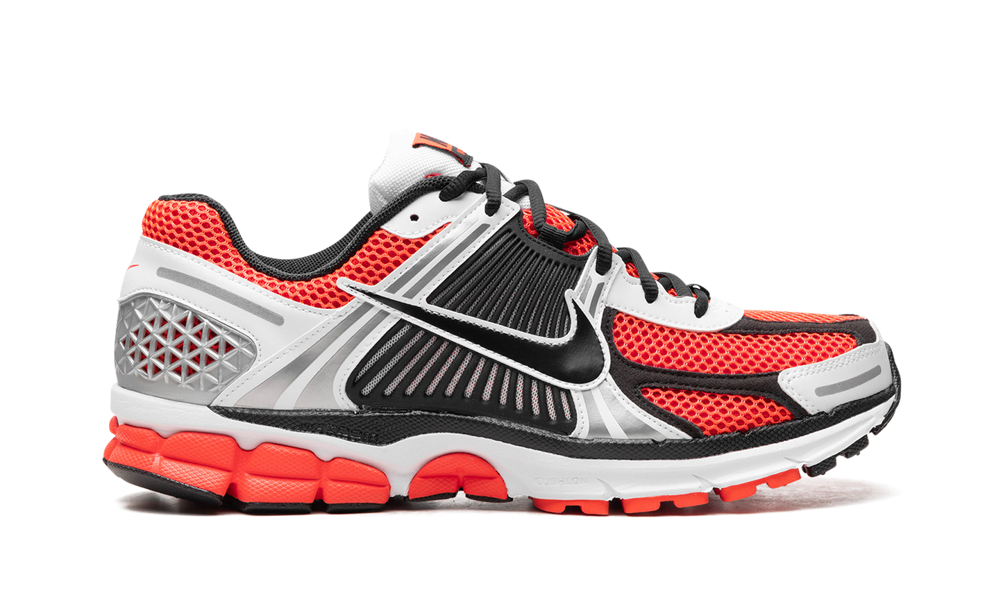 Zoom Vomero 5 SE "Bright Crimson"