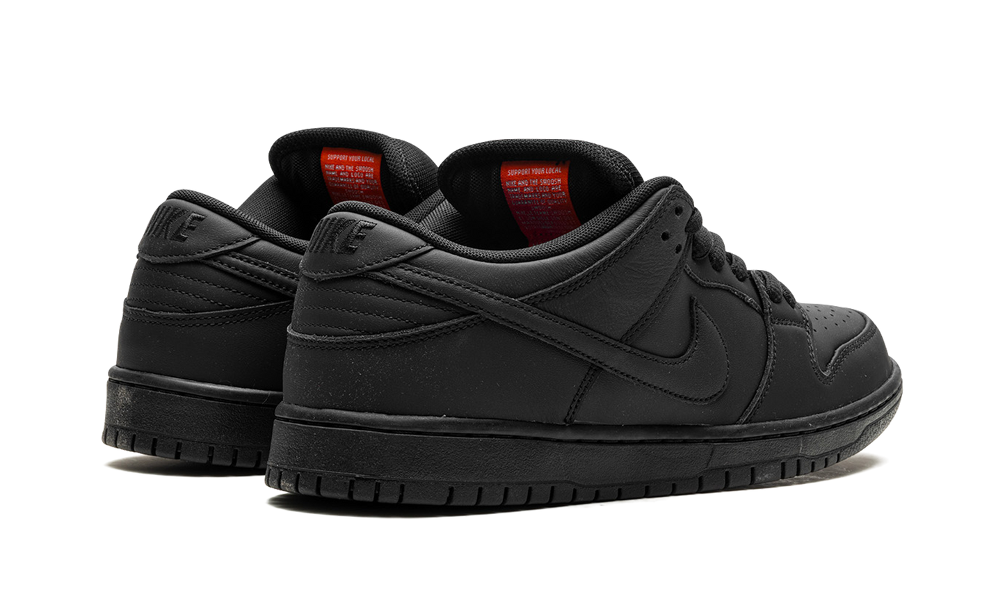 SB Dunk "Triple Black"