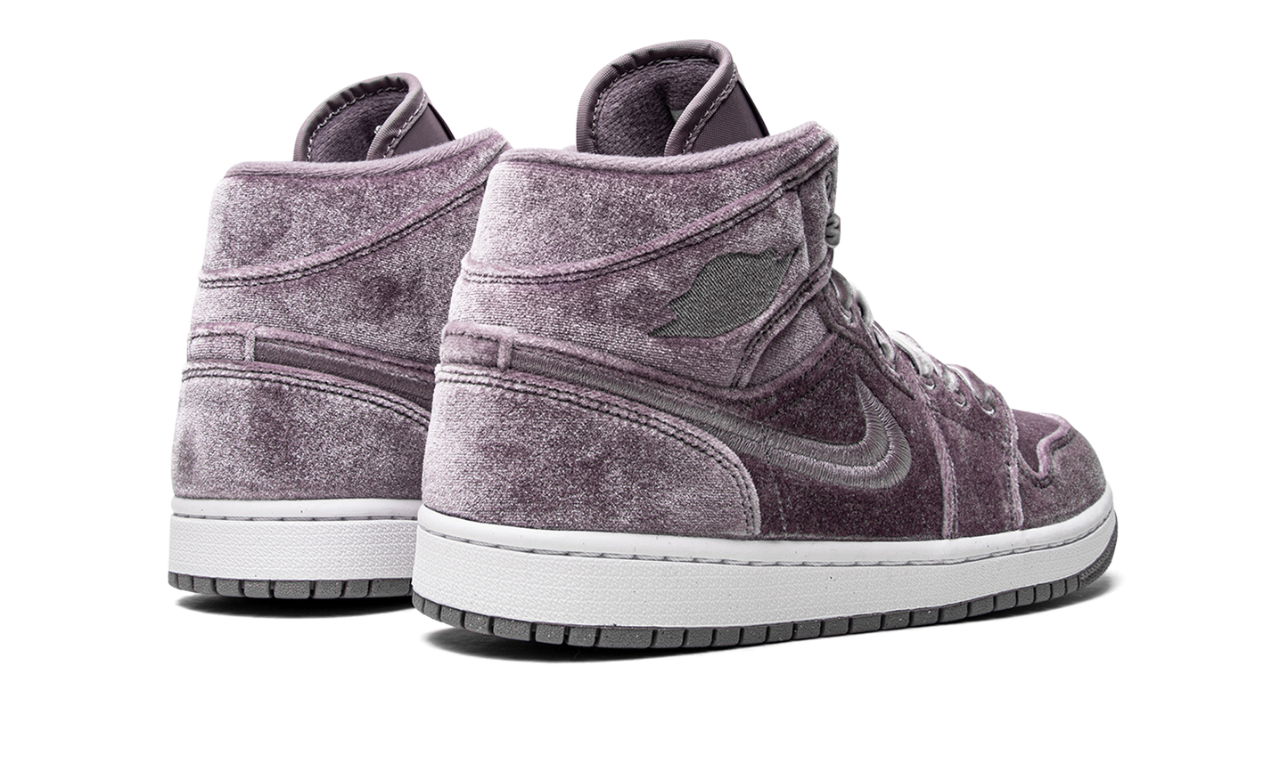 AIR JORDAN 1 MID SE WMNS "Purple Velvet"