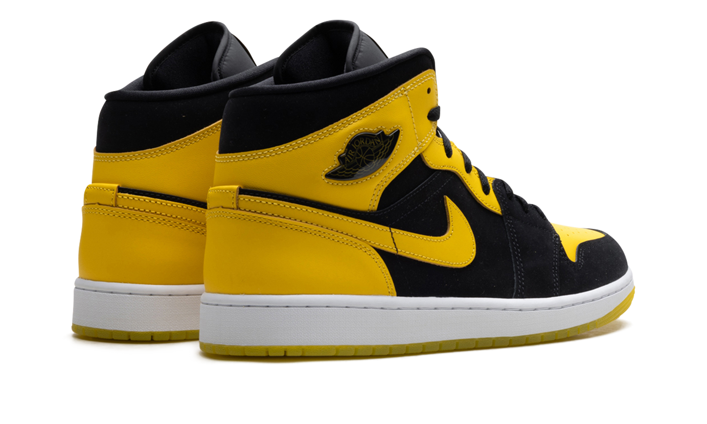 Air Jordan 1 Mid "New Love"