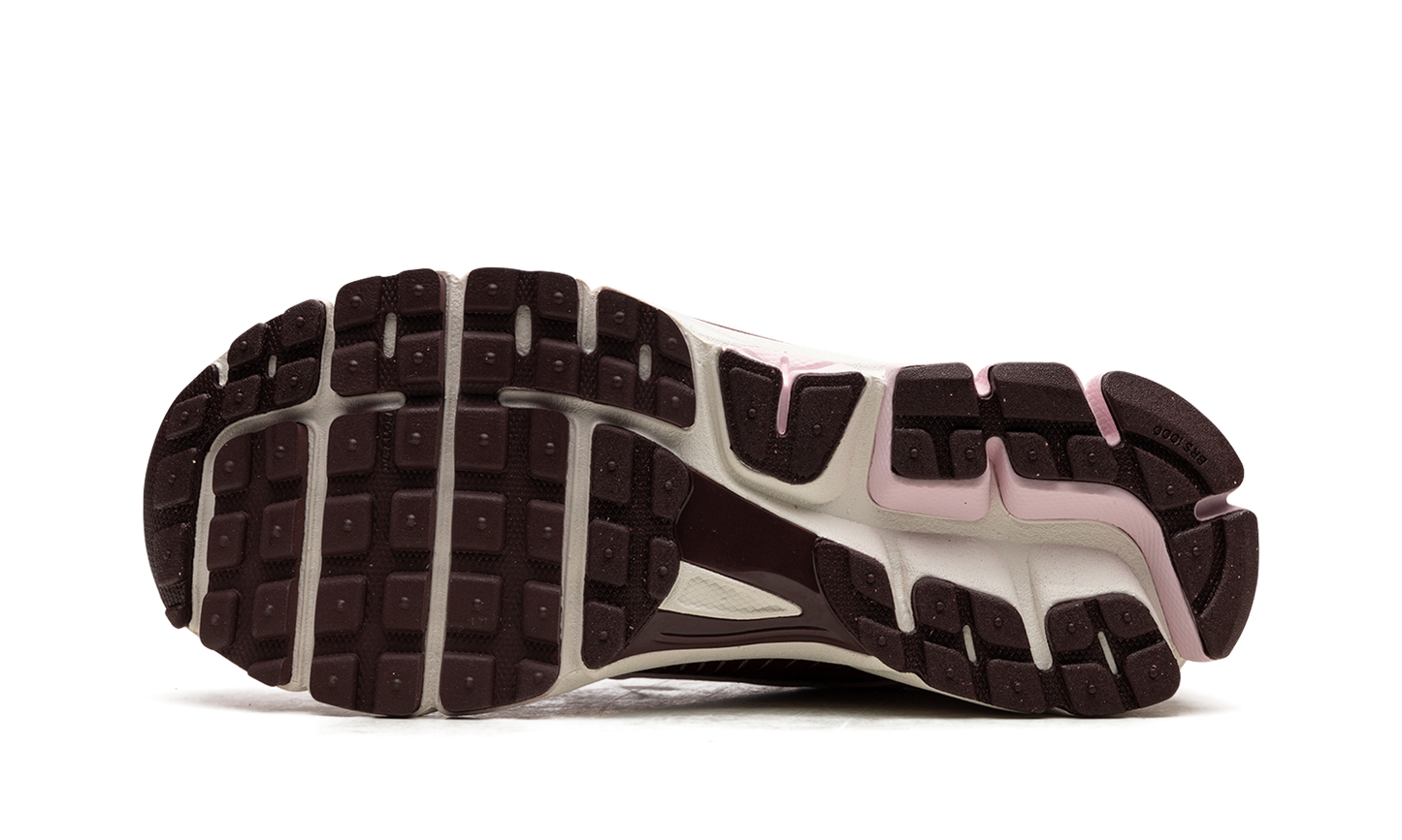 ZOOM VOMERO 5 WMNS "Pink Foam"