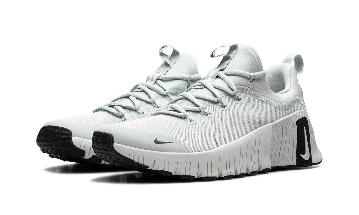 Free Metcon 6 WMNS "Light Silver Black"