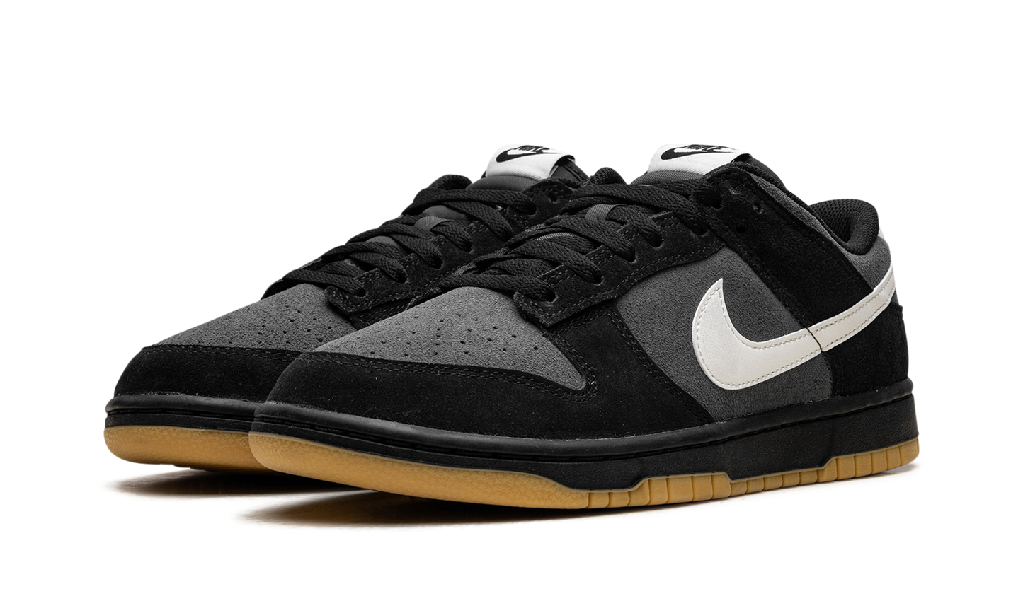 Dunk Low SE "Black Grey Gum"