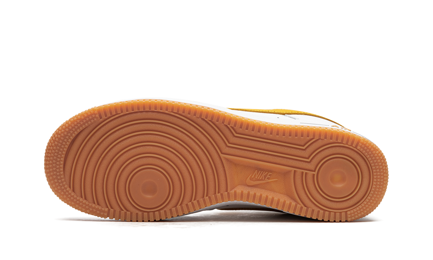 Air Force 1 Low "Waterproof - University Gold"