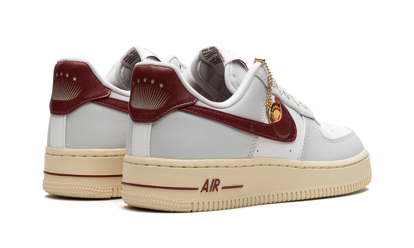 AIR FORCE 1 LO WMNS "Swoosh Pocket - Team Red"