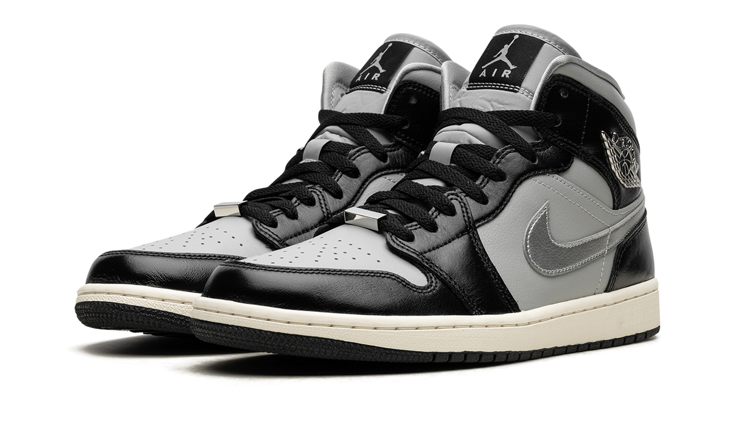 AIR JORDAN 1 MID SE WMNS "Black Chrome"